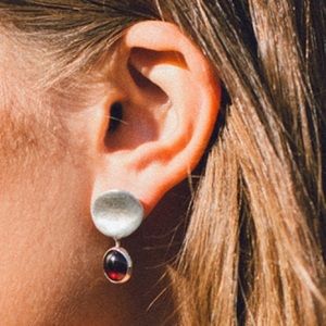 Faris Sina drops earring